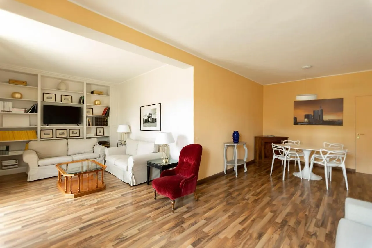 Appartamento Montenapoleone - Sant Andrea Charme Penthouse Milano