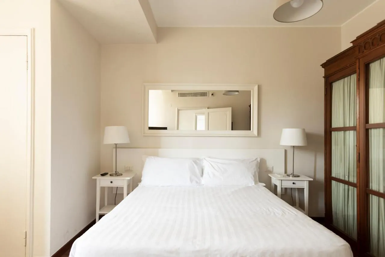 Appartamento Montenapoleone - Sant Andrea Charme Penthouse Milano