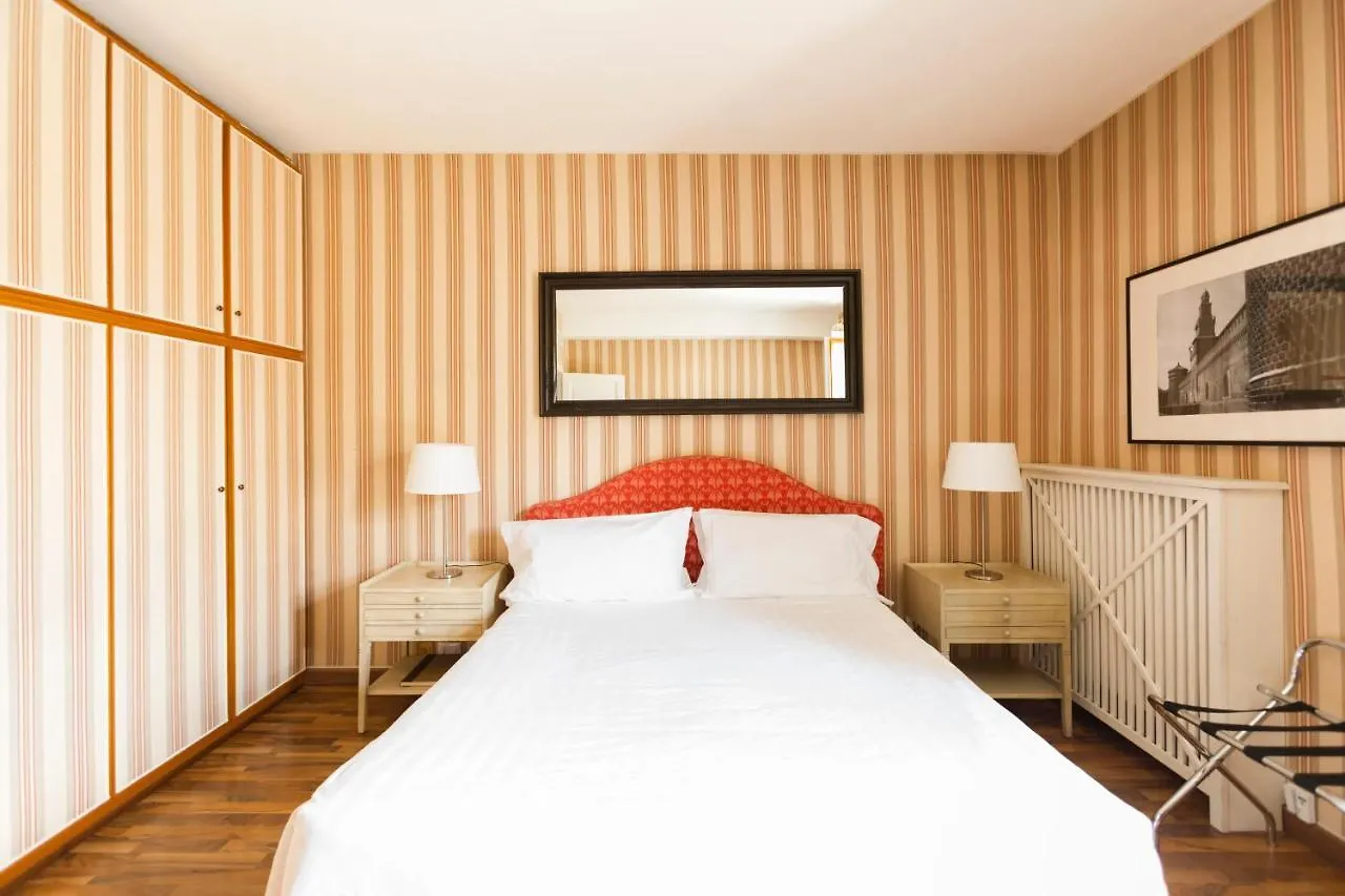 Montenapoleone - Sant Andrea Charme Penthouse Milano