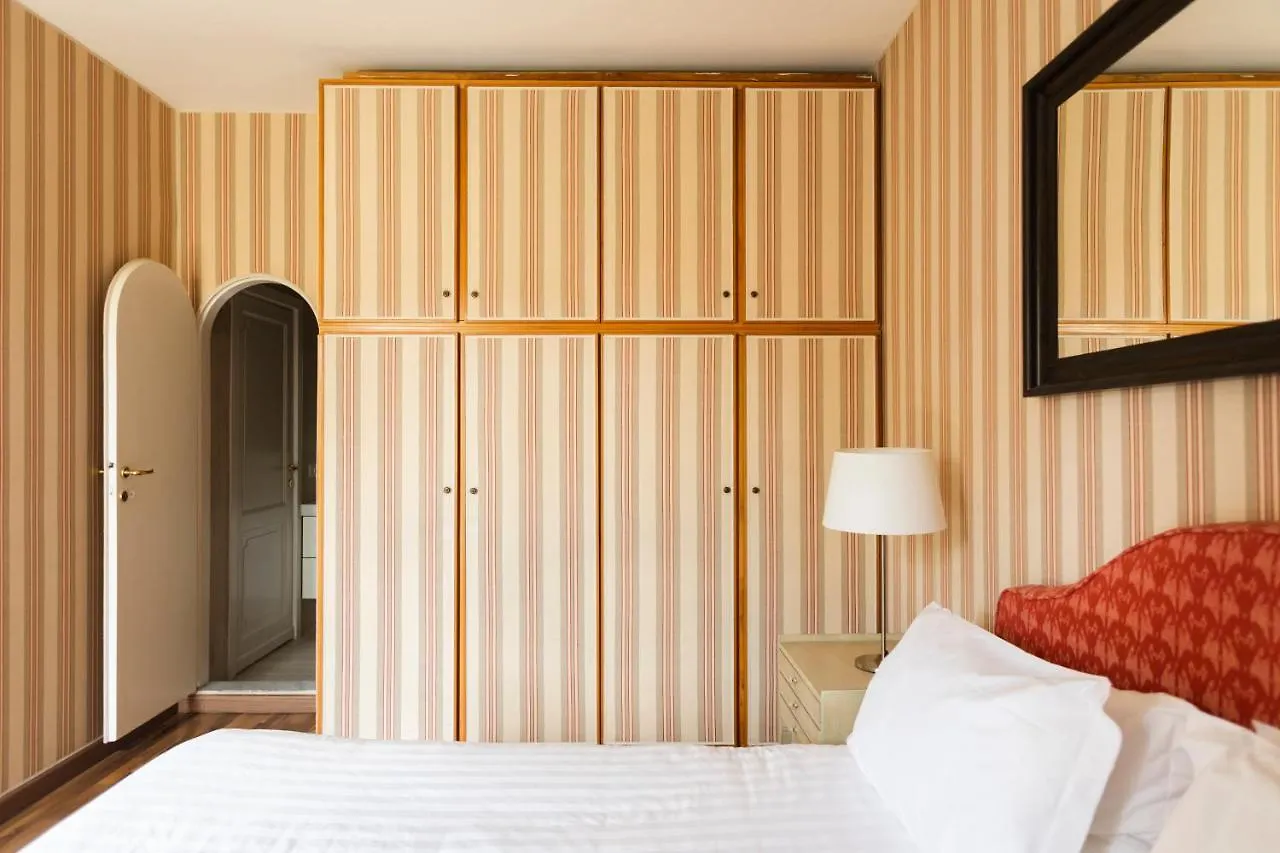 Montenapoleone - Sant Andrea Charme Penthouse Milano Italia